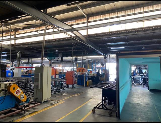 4,580M² WAREHOUSE TO LET IN ROSSLYN